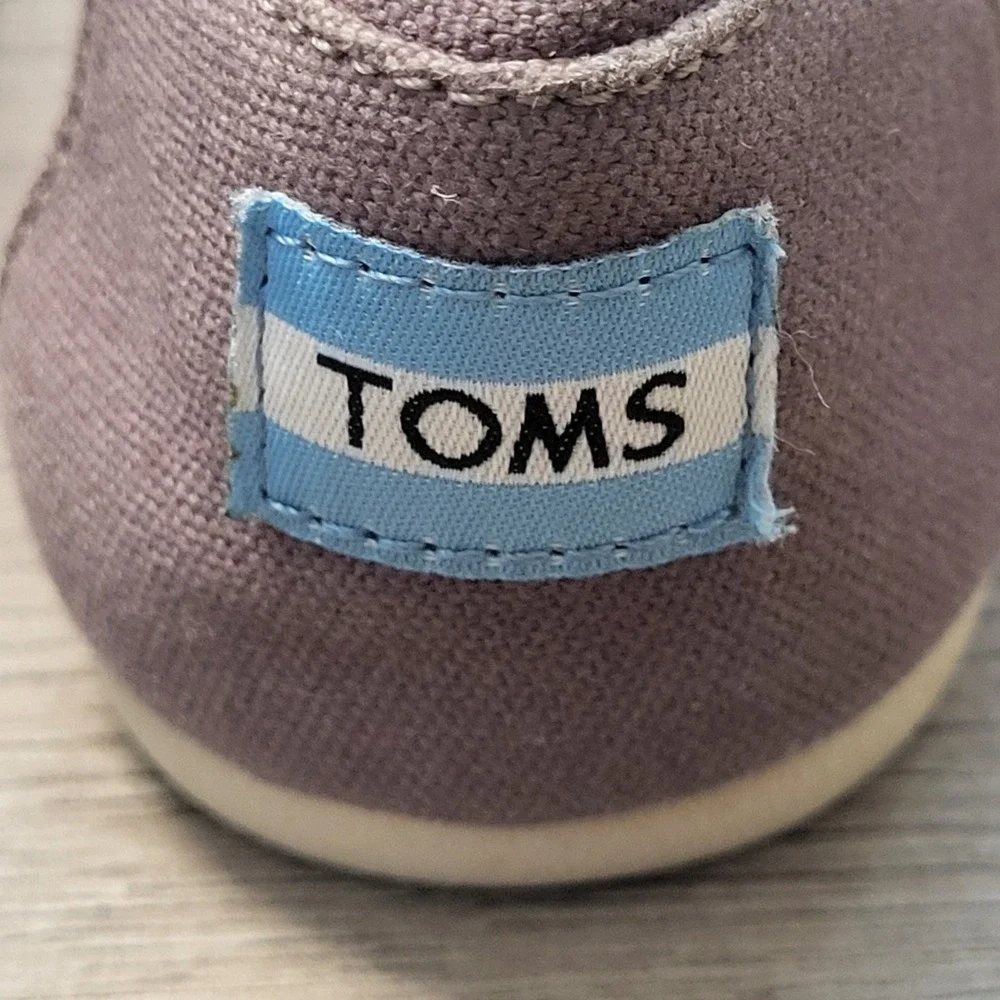 TOMS Womens Classic Alpargata Gray Canvas Slip On Flats Shoes Animal Print 8